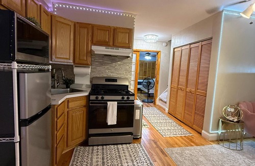 Country Club Apartamento | Cozy 1-bedroom lower level apartment with WiFi, AC in charming The Bronx