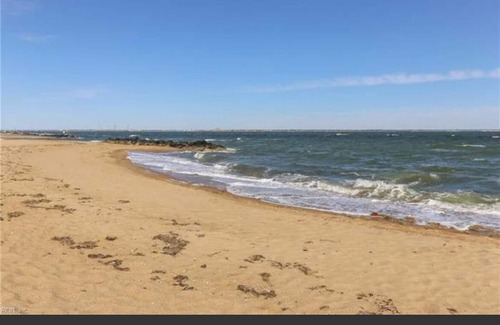 Willoughby Spit Apartamento | Cozy 1-bedroom only in shared apartment with AC, WiFi in welcoming Norfolk
