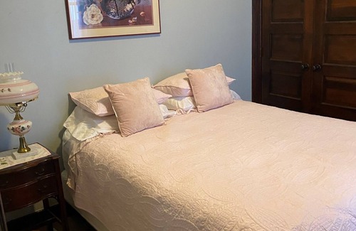 Pioneer Square Hotel | Cozy 1-bedroom suite in lovely Seattle with WiFi