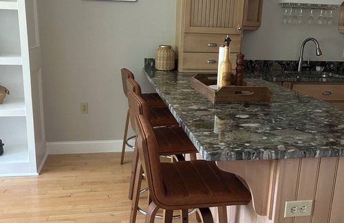 Ellsworth Condominio | Cozy 1-bedroom with AC & Lake Access WiFi in Ellsworth Near Acadia Bar Harbor