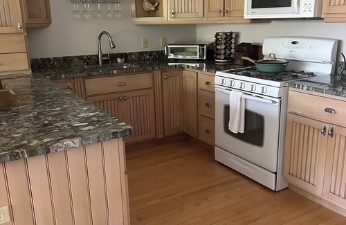 Ellsworth Condominio | Cozy 1-bedroom with AC & Lake Access WiFi in Ellsworth Near Acadia Bar Harbor