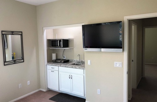 Lancaster Apartamento | Cozy 1-bedroom with AC and WiFi in charming Lancaster.