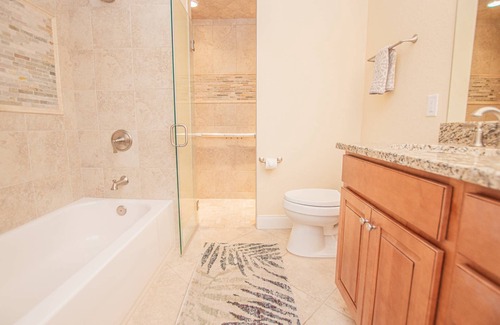 Winter Haven Apartamento | Cozy 1 BR Apt on Lake Howard with Lanai Patio, Dock & Kayaks