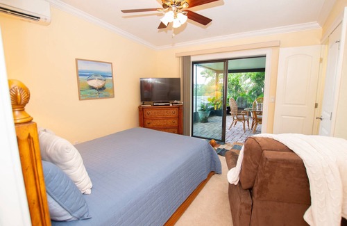 Winter Haven Apartamento | Cozy 1 BR Apt on Lake Howard with Lanai Patio, Dock & Kayaks
