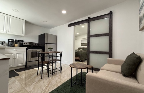 Opa-Locka Casa | Cozy 1 BR Miami Guesthouse: Free Parking, WiFi, Private Entry, Central Spot