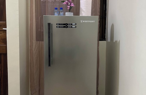 Dar es Salaam Apartamento | Cozy 1 BR, prime city center.