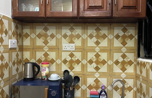 Dar es Salaam Apartamento | Cozy 1 BR, prime city center.