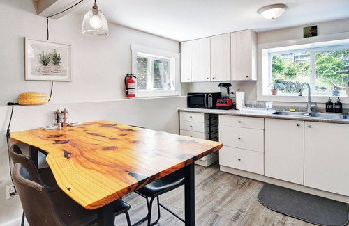 Heritage Downtown Casa | Cozy 1-BR suite with ocean views, full kitchen, projector, and garden