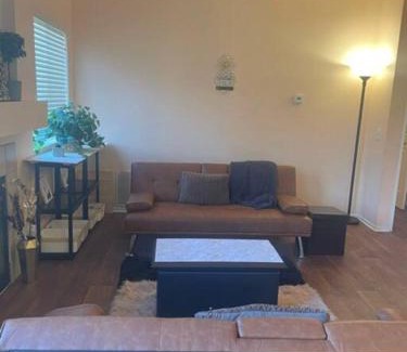 Victorville Casa | Cozy! 1 hr from LA - 2 hr from Las Vegas!