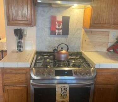 Victorville Casa | Cozy! 1 hr from LA - 2 hr from Las Vegas!