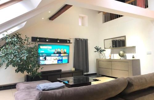Useldange Apartamento | Cozy 120m Apartment with 3 Bedrooms and 1 Cinema