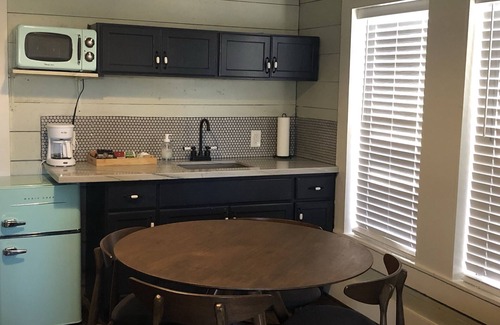 Stafford Casa | Cozy 1928 Bungalow at Stafford