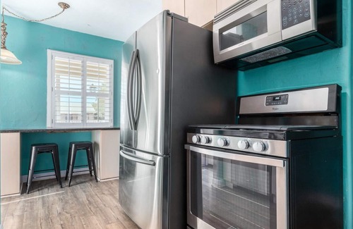 Midtown Casa | Cozy 1930's Bungalow Beautifully Redone in Quiet Phx Neighborhood with Huge Yard