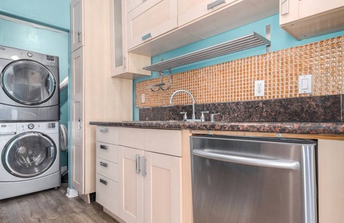 Midtown Casa | Cozy 1930's Bungalow Beautifully Redone in Quiet Phx Neighborhood with Huge Yard