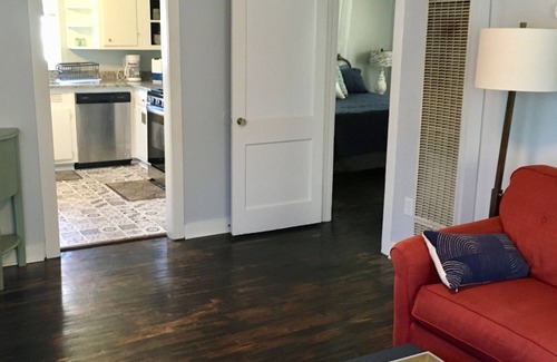 Conway Cabaña | Cozy 1930's Retro Cottage Downtown