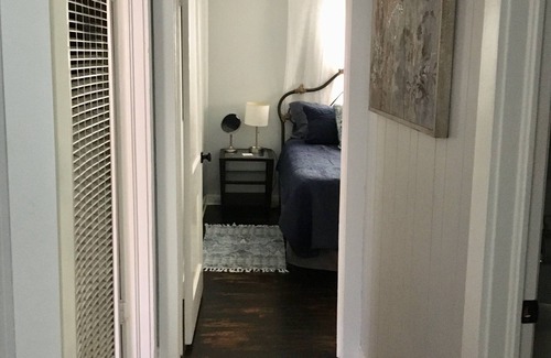 Conway Cabaña | Cozy 1930's Retro Cottage Downtown