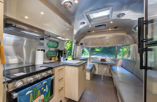 Sevierville Apartamento | Cozy 1BD Camper w/LAKE Access! Hot Tub + Pavilion