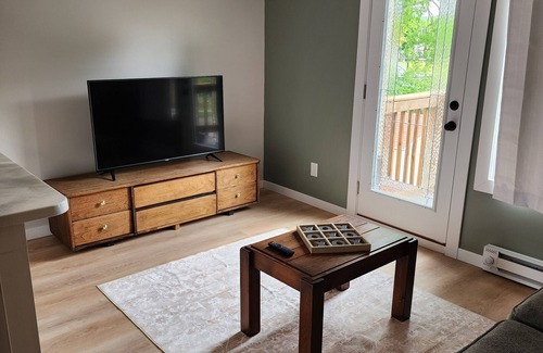 La Crosse Casa | Cozy 1bd upper unit w/ Beautiful Kitchen, Laundry, & WiFi in marvelous LaCrosse