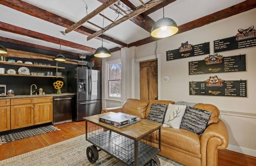 Gilmanton Otro | COZY 1BDR on Working Farm~Mini Cows + Soaking Tub