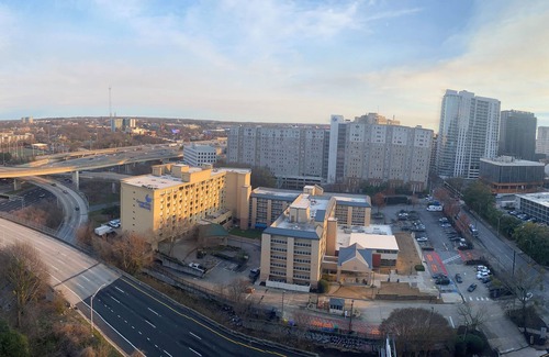 Peachtree Center Condominio | Cozy 1BR, 1BA in Midtown - Sleeps 4,Near Attractions & Dining!