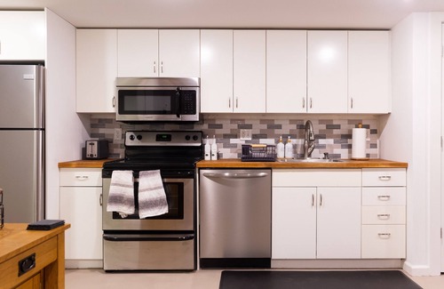 Columbia Heights Apartamento | Cozy 1BR/1BA in the heart of vibrant DC