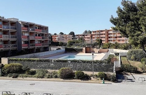 La Faviere Apartamento | Acogedor T2 con piscina, tenis y acceso directo a la playa, La Favière