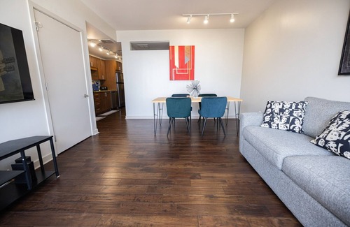 Downtown Dallas Apartamento | Cozy 1BR Apt: Rooftop Pool, Gym & Free Parking