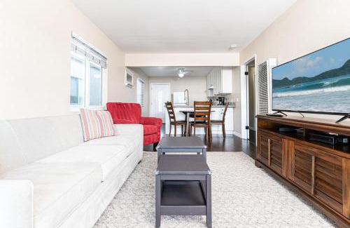 West Newport Casa | Cozy 1Br Beach Retreat W Balcony & Bbq One Block From Sand By Beachview Rentals