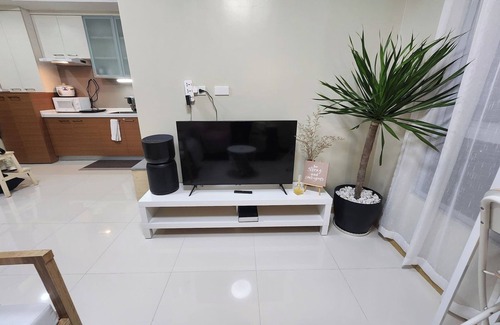 Pasig Condominio | Cozy 1BR Condo in Mandaluyong City With City Skyline View