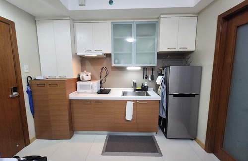Pasig Condominio | Cozy 1BR Condo in Mandaluyong City With City Skyline View