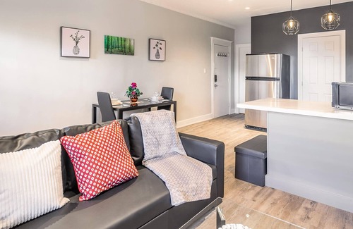 Central Hamilton Apartamento | Cozy 1BR Condo Unit on James Street North!