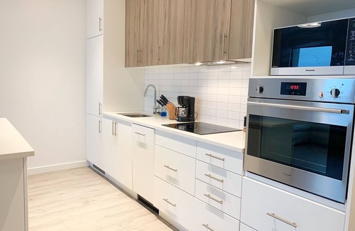 Waterloo Condominio | Cozy 1BR Condo w/ In-Suite Laundry, Gym, Free Parking and Full Kitchen