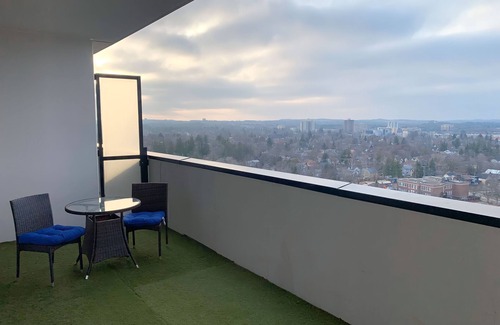 Waterloo Condominio | Cozy 1BR Condo w/ In-Suite Laundry, Gym, Free Parking and Full Kitchen