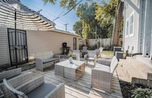 Near Northside Casa | Cozy 1BR Getaway - BBQ - Backyard - Pet - Friendly