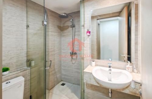 Pantai Indah Kapuk Apartamento | Cozy 1BR Gold Coast PIK with Pool, Gym, Netflix by 2ndHome