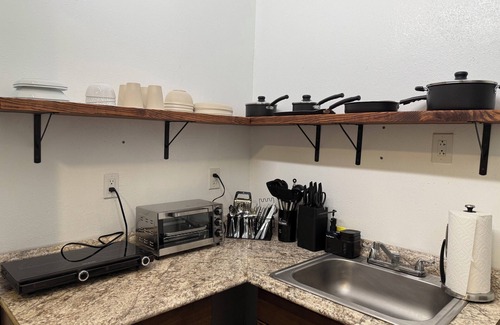 Opa-Locka Casa | Cozy 1BR Hideaway Guesthouse in Opa-Locka with Kitchen, WiFi, and Private Entry