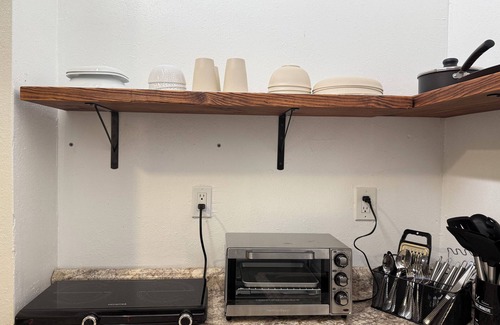 Opa-Locka Casa | Cozy 1BR Hideaway Guesthouse in Opa-Locka with Kitchen, WiFi, and Private Entry