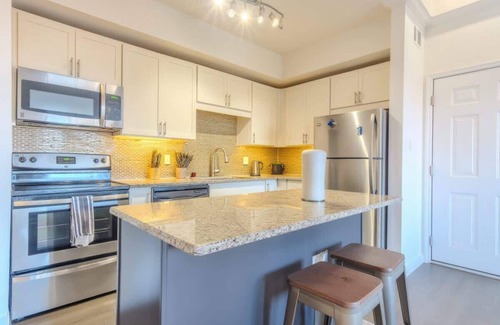 Irving Apartamento | Cozy 1BR King Suite | Pool, Gym & Parking 01