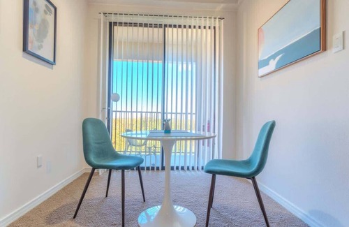 Irving Apartamento | Cozy 1BR King Suite | Pool, Gym & Parking 01