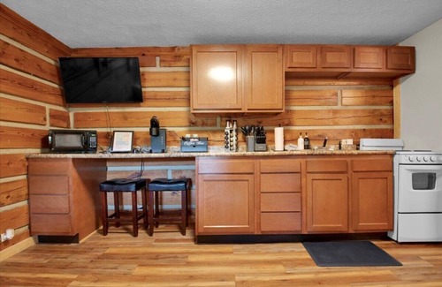 Gatlinburg - Pigeon Forge Alquiler De RV | Cozy 1BR Log Cabin Retreat in Tennessee