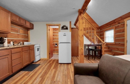 Gatlinburg - Pigeon Forge Alquiler De RV | Cozy 1BR Log Cabin Retreat in Tennessee
