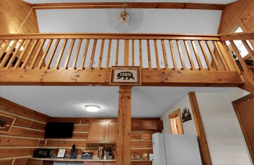 Gatlinburg - Pigeon Forge Alquiler De RV | Cozy 1BR Log Cabin Retreat in Tennessee