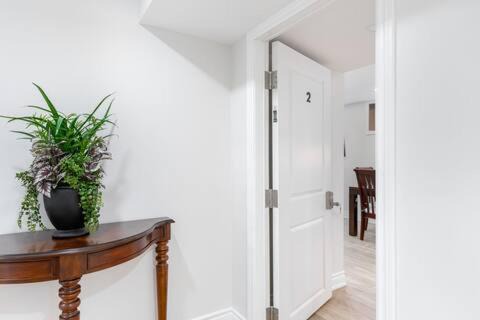 Richmond Hill Casa | Cozy 1BR Lower Level Walking distance to shops