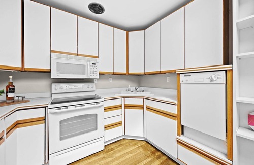 Cherokee Triangle Apartamento | Cozy 1BR Near Downtown | King Bed + Full Kitchen!