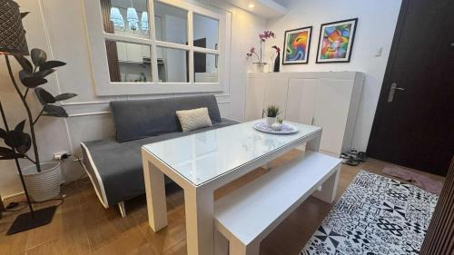 Barangka Ilaya Apartamento | Cozy 1BR Pioneer Woodland SM Light Boni Mandaluyong