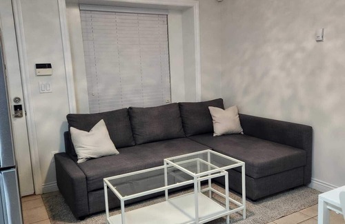 Renfrew-Collingwood Casa | Cozy 1BR Suite | Close to SkyTrain (5min Walk)