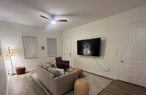 Balm Casa | Cozy 1BR Suite with Kitchenette