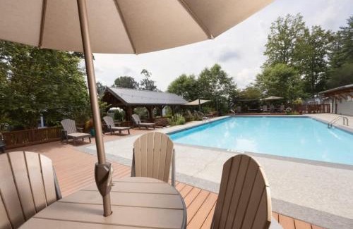 Upward Casa | Cozy 1BR Tiny Home with Pool Access and Free Tix