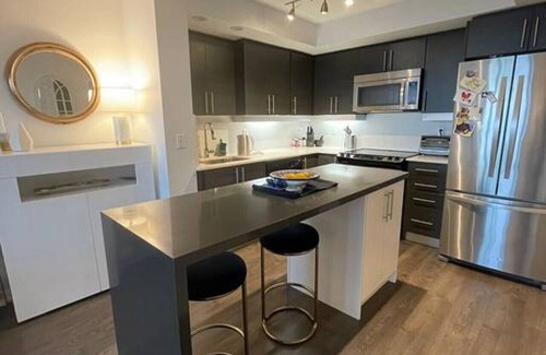 King West Village Condominio | Cozy 1BR Trendy Condo in Liberty Village with Balcony