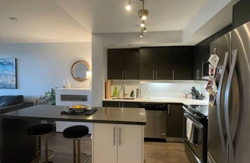 King West Village Condominio | Cozy 1BR Trendy Condo in Liberty Village with Balcony